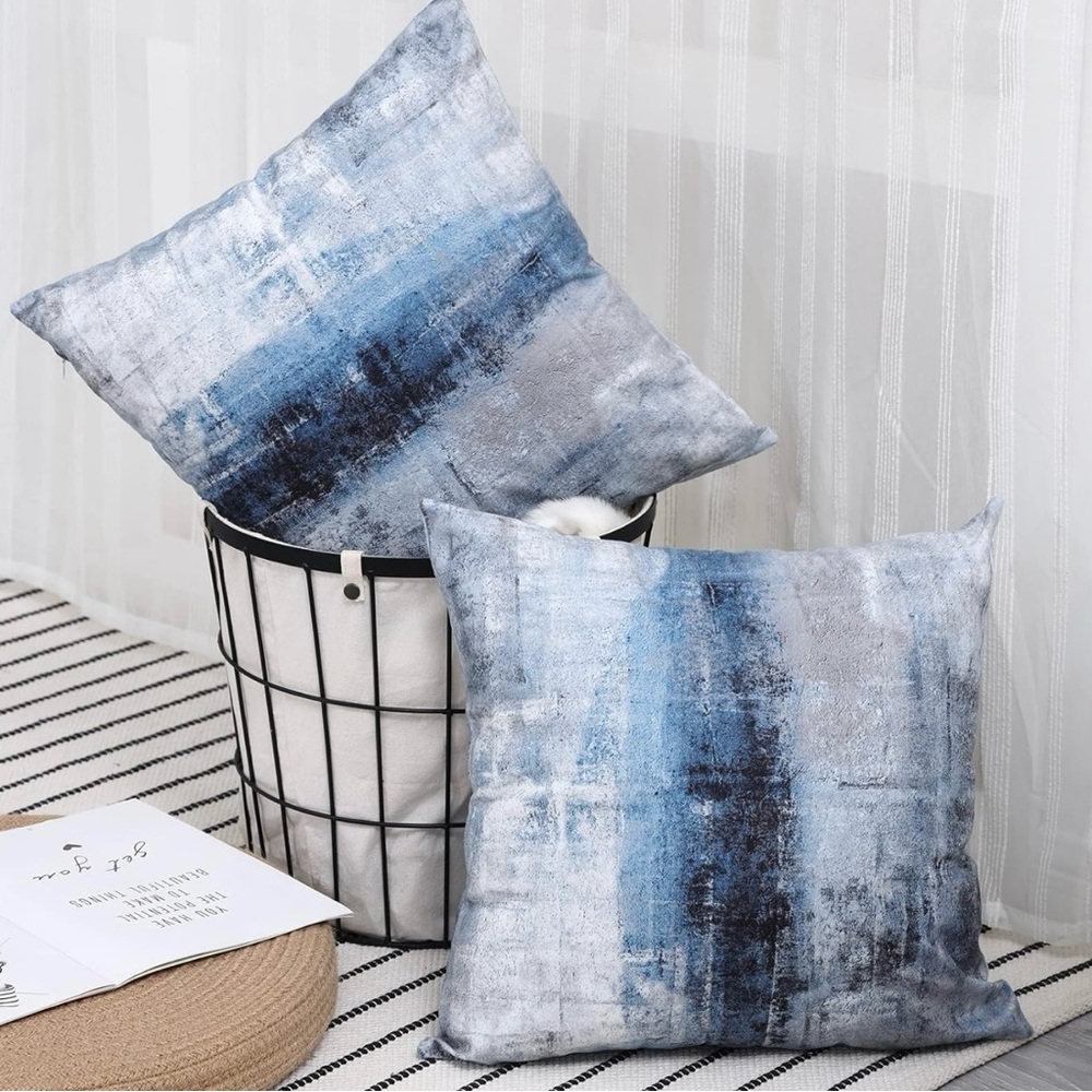 NWT✨(2) Blue Gray and White Watercolor Abstract Accent Pillows 18x18” Washable - Picture 3 of 10